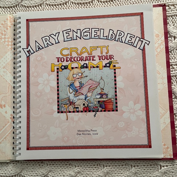 Mary Engelbreit Crafts to Decorate Your Home-Hard Back Spiral Book - Picture 2 of 5